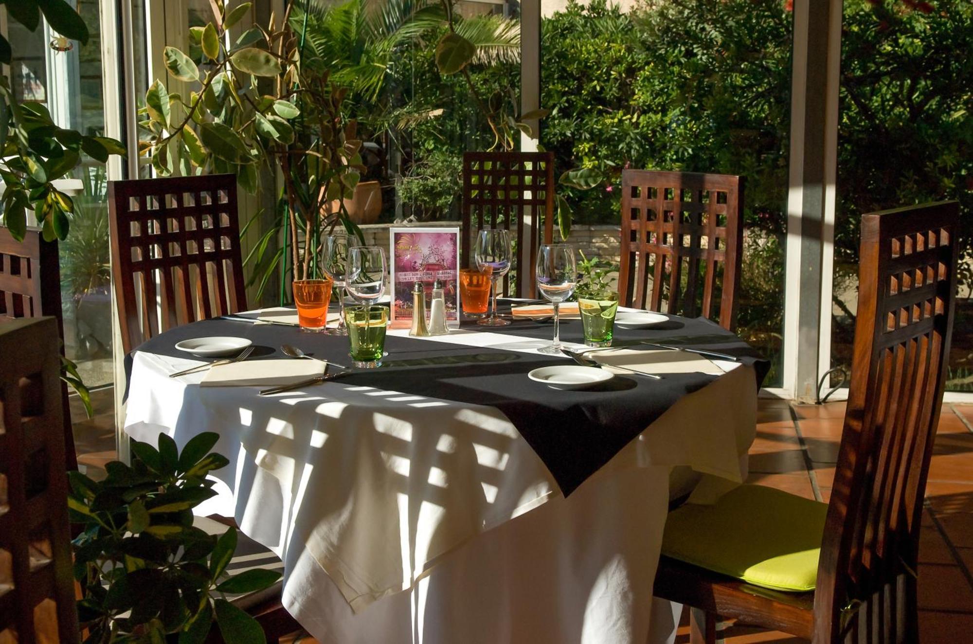 Hotel Le Phoebus Garden & Spa Gruissan Esterno foto